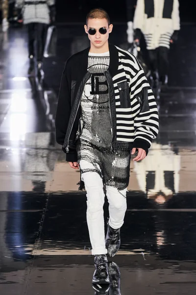 Look 24